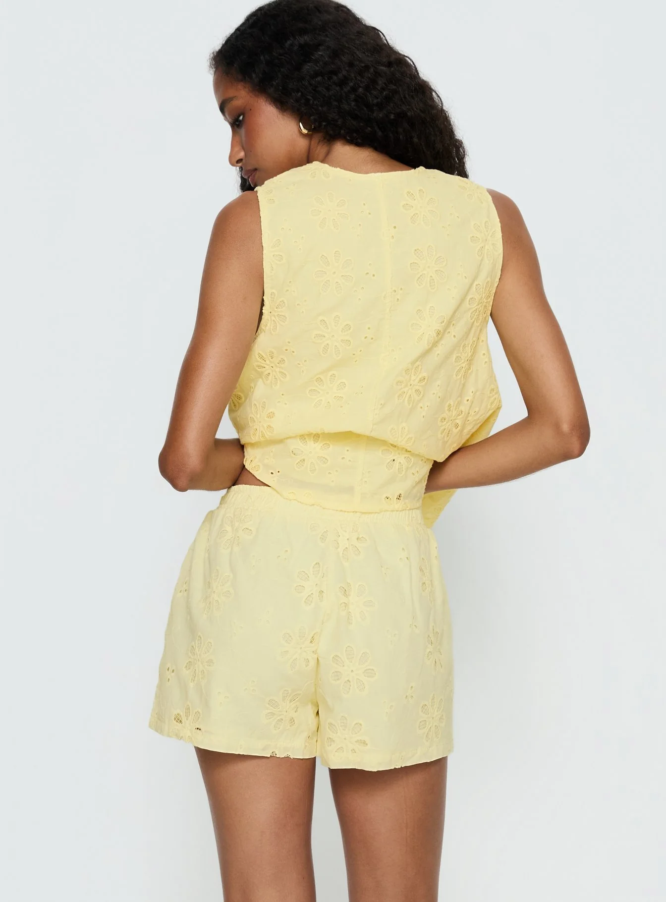 Lindey Embroidered Shorts Yellow - Image 4
