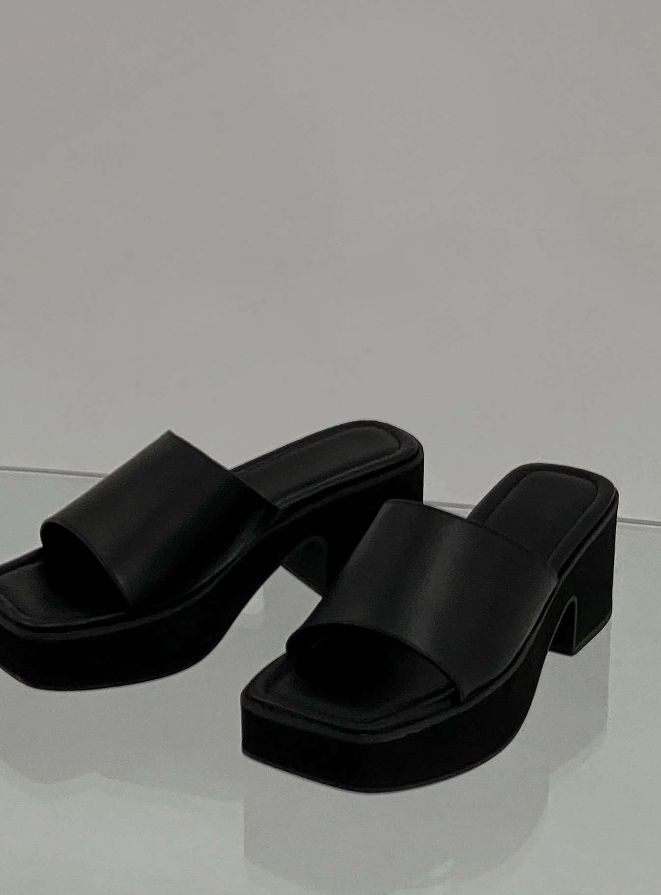 Connolly Heels Black - Image 2