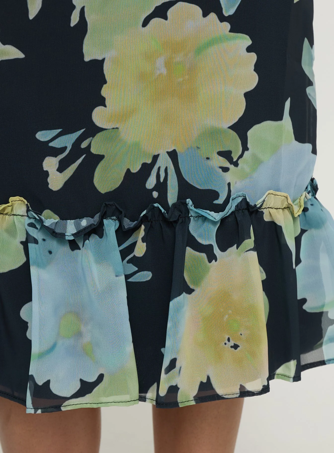 Tarla Midi Skirt Crystal Black Flower - Image 6