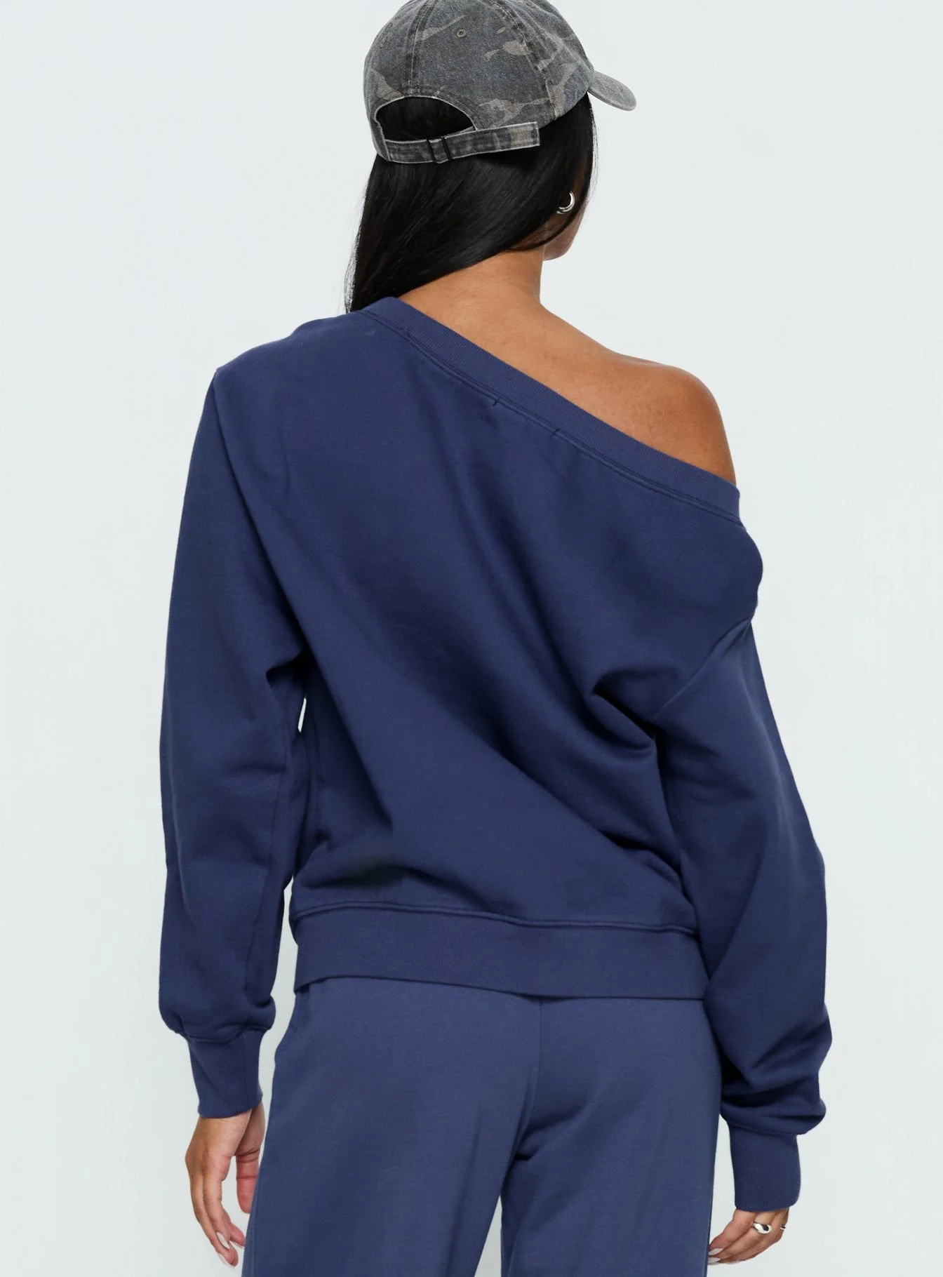 Wellness Off the Shoulder Jumper Navy - Image 5